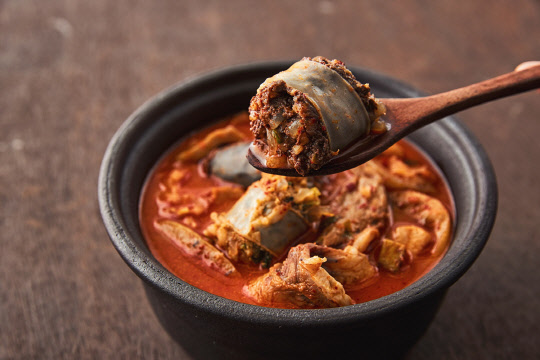 마켓컬리가 노포와 라이징 맛집의 제품들을 VS 형식으로 소개했다. <마켓컬리 제공>